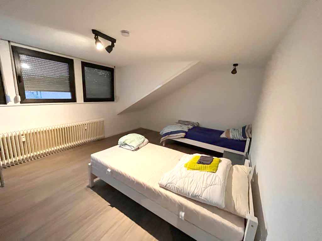 Divvietīga istaba Bādštāfelšteinā (Vakance: darbiniece veļasmazgātavā)